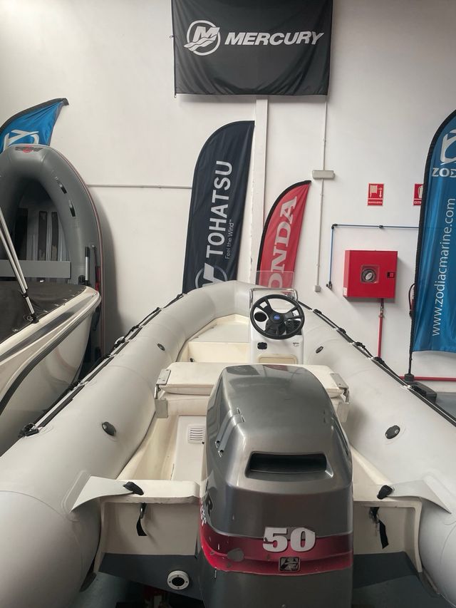 Bombard Explorer 490