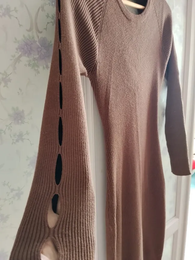 Vestido marrón de punto manga larga