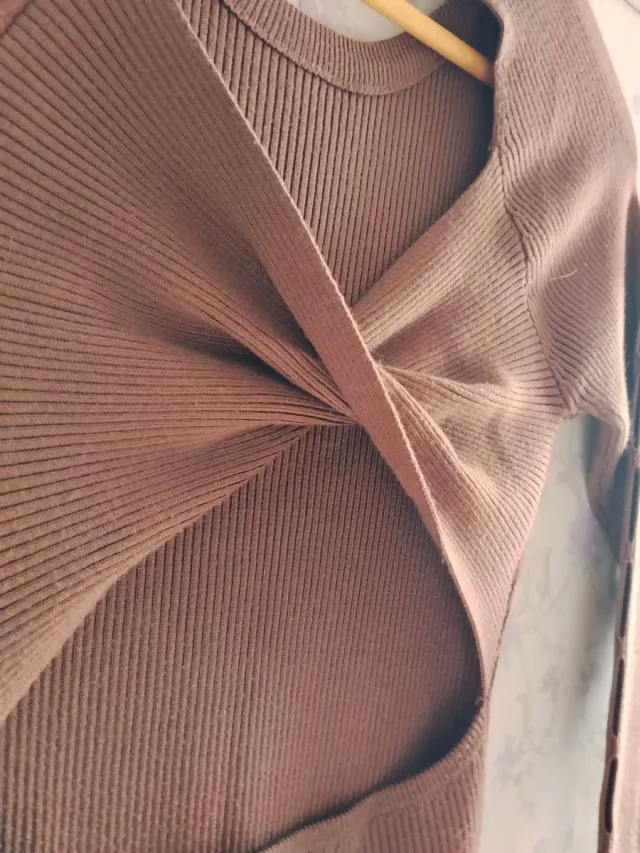 Vestido marrón de punto manga larga