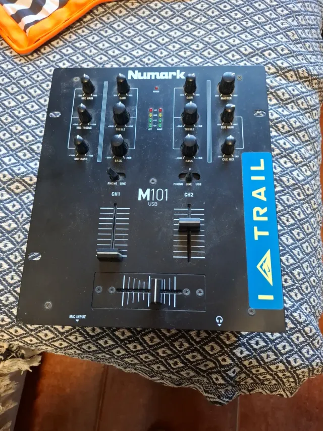 Amplificador TA1050 y 2 altavoces The Box