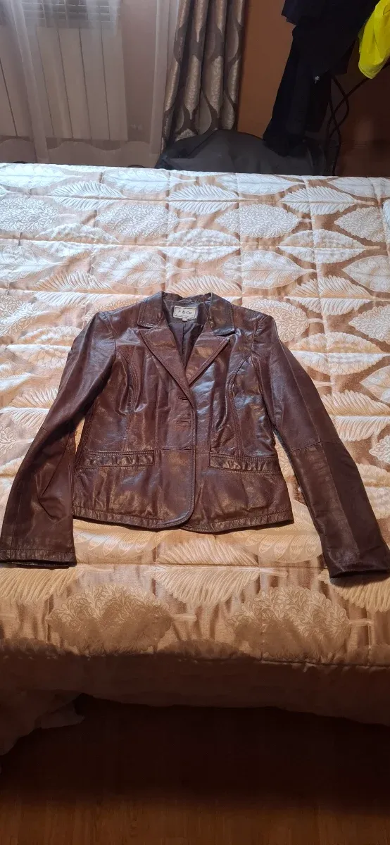 Chaqueta de cuero marrón