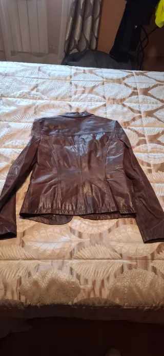 Chaqueta de cuero marrón