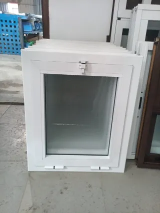 Ventana con golpete 50x60 cm NUEVA