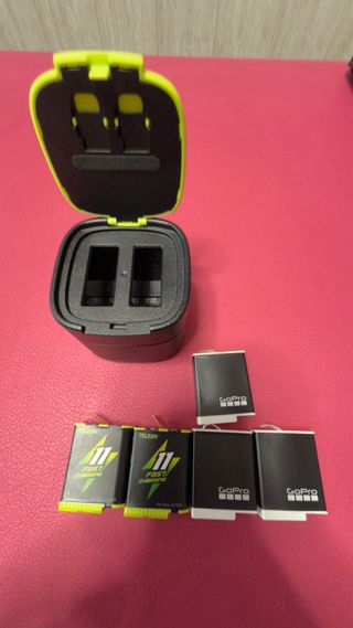 GoPro 11 con 5 baterías,cargador y GoPro Volta