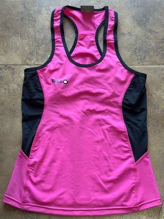 Camiseta Izas Gym Rosa y Negra