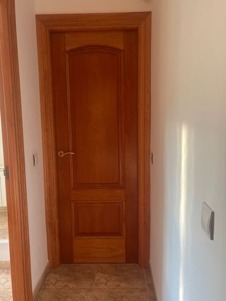 5 Puertas de Cedro con Marcos y Manillas