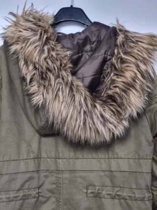 Chaquetón verde militar con capucha