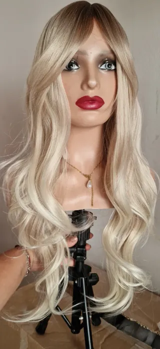 Peluca rubia platino rubia claro con flequillo abi