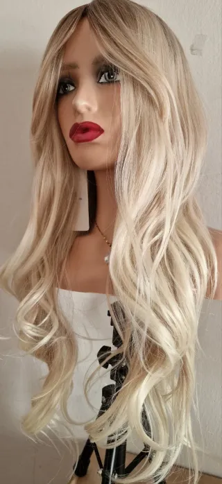 Peluca rubia platino rubia claro con flequillo abi