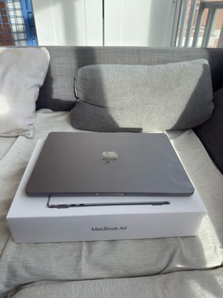MacBook Air M3 2024 34 ciclos de carga casi nuevo