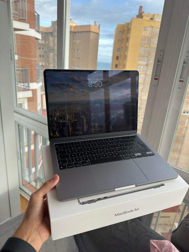 MacBook Air M3 2024 34 ciclos de carga casi nuevo