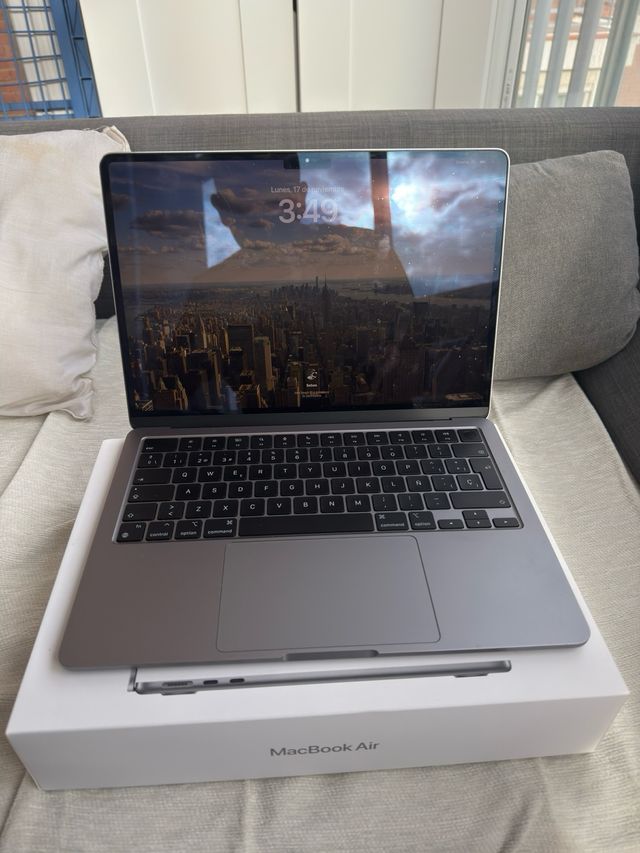 MacBook Air M3 2024 34 ciclos de carga casi nuevo