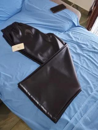 Pantaloni ecopelle vita alta gamba larga