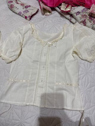 Traje huertana beige y rojo