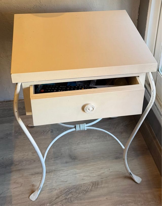 Mesita de noche metal y madera