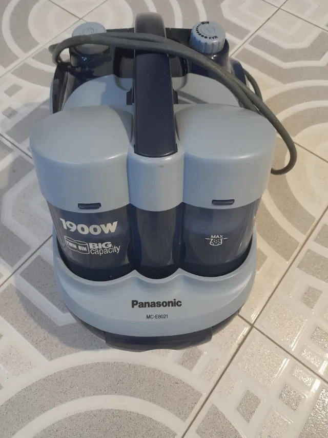 Aspiradora Panasonic 1900W MC-E8021