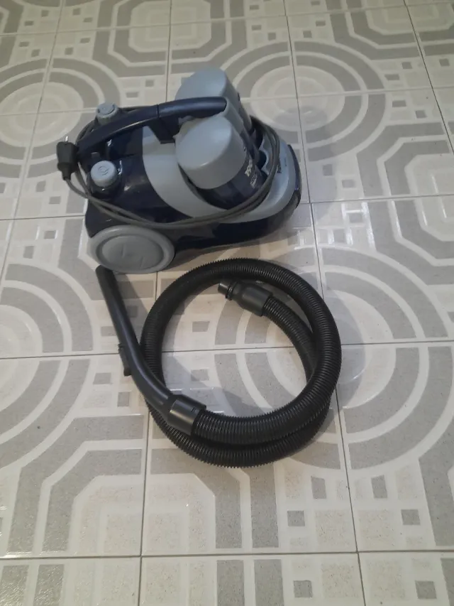 Aspiradora Panasonic 1900W MC-E8021