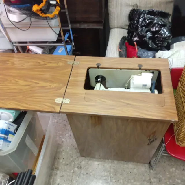 Mueble antiguo madera y bambú