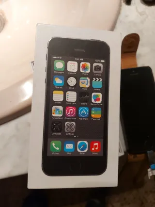 iPhone 5S Negro con Funda Marrón