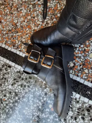 Stivali Zara neri con fibbie