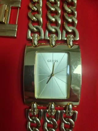 Reloj Guess Dorado
