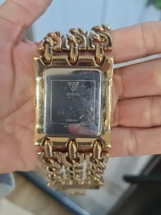 Reloj Guess Dorado