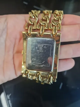 Reloj Guess Dorado