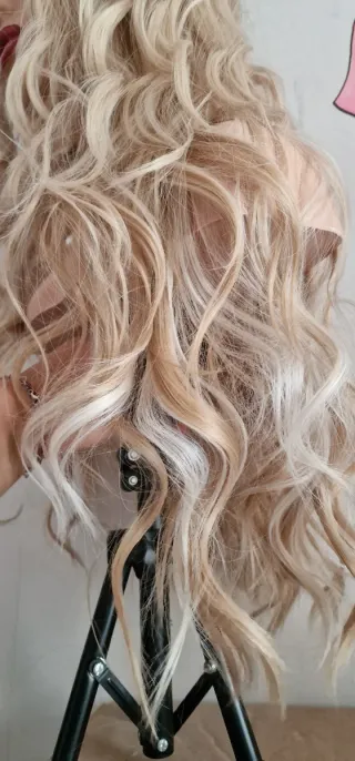 Peluca larga ondulada rubia