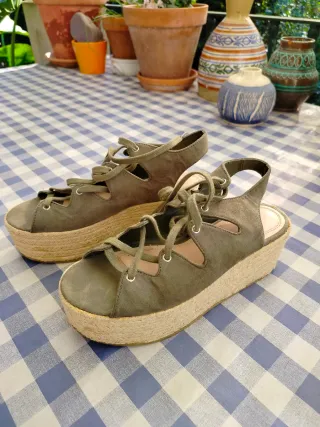 Sandalias Pull&Bear ante verde con cordones