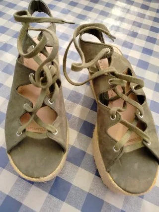 Sandalias Pull&Bear ante verde con cordones