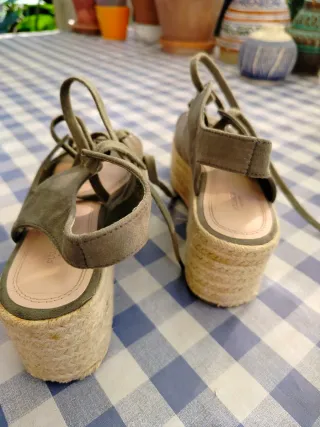 Sandalias Pull&Bear ante verde con cordones