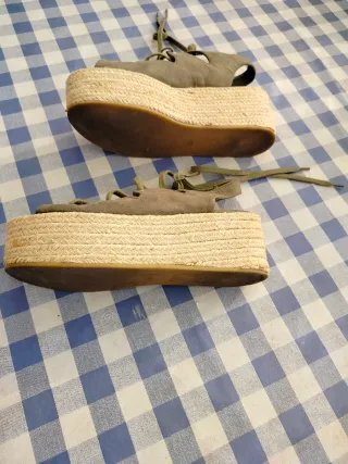 Sandalias Pull&Bear ante verde con cordones