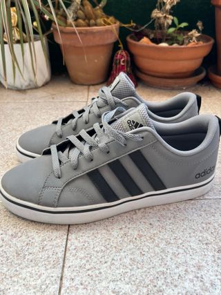 Zapatillas Adidas Grises y Negras
