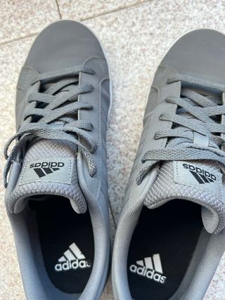 Zapatillas Adidas Grises y Negras