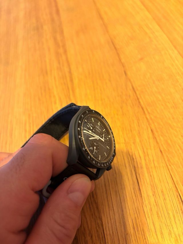 Swatch MISSION TO THE MOON