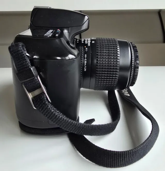 Cámara Nikon F70 Analógica + Funda