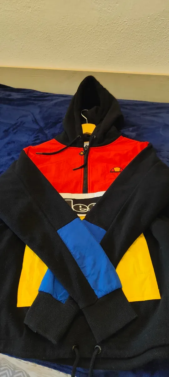 Chaqueta Ellesse con capucha y cremallera
