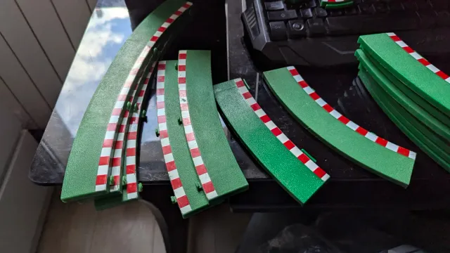 Piani Scalextric verdi e bianchi