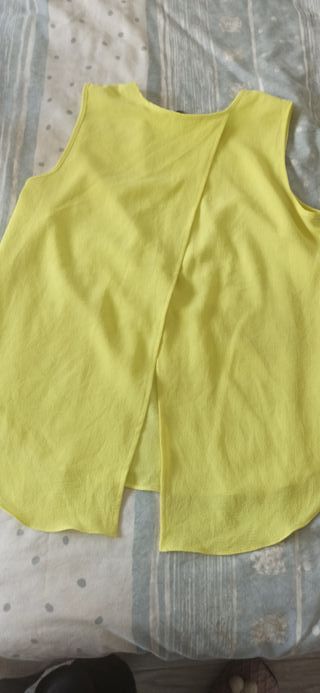 Camisa sin mangas amarilla