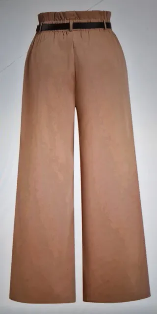 Pantalón ancho beige con cinturón