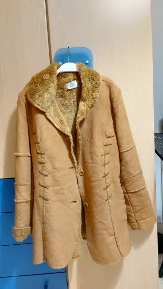 Cappotto vintage beige con pelliccia