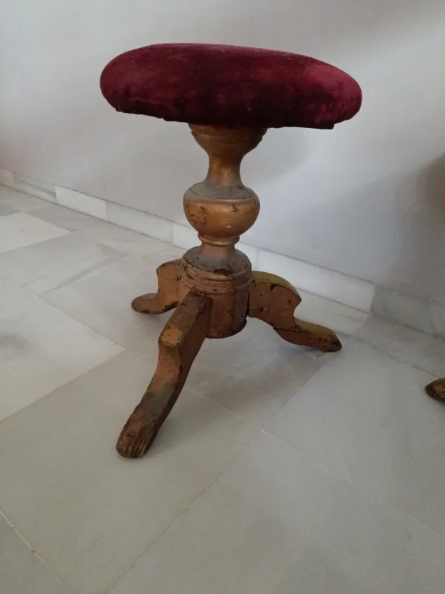 Taburete vintage terciopelo y madera