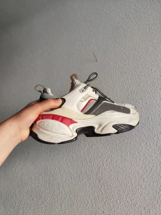 Zapatillas Buffalo grises, rojas y blancas