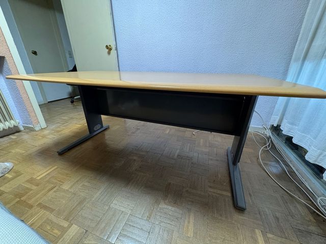 Mesa de escritorio madera y metal