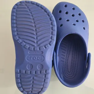 Zuecos Crocs Talla M1 W3 Azul 22 cms (34-35)
