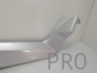 Chapa Bajo asiento Dch. Yamaha X-Max (1B9-F7423)