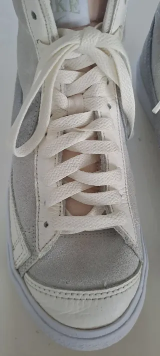 Zapatillas Nike Blancas y Grises