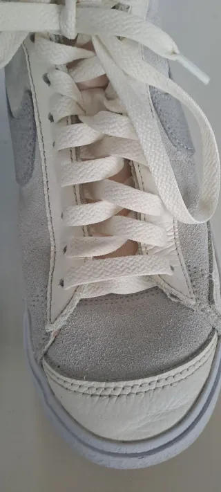 Zapatillas Nike Blancas y Grises