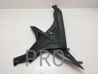 Chapa Bajo Asiento Izq. Suzuki GSX-R