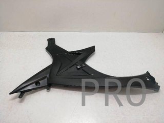 Chapa Bajo Asiento Izq. Suzuki GSX-R (47211-23K0)